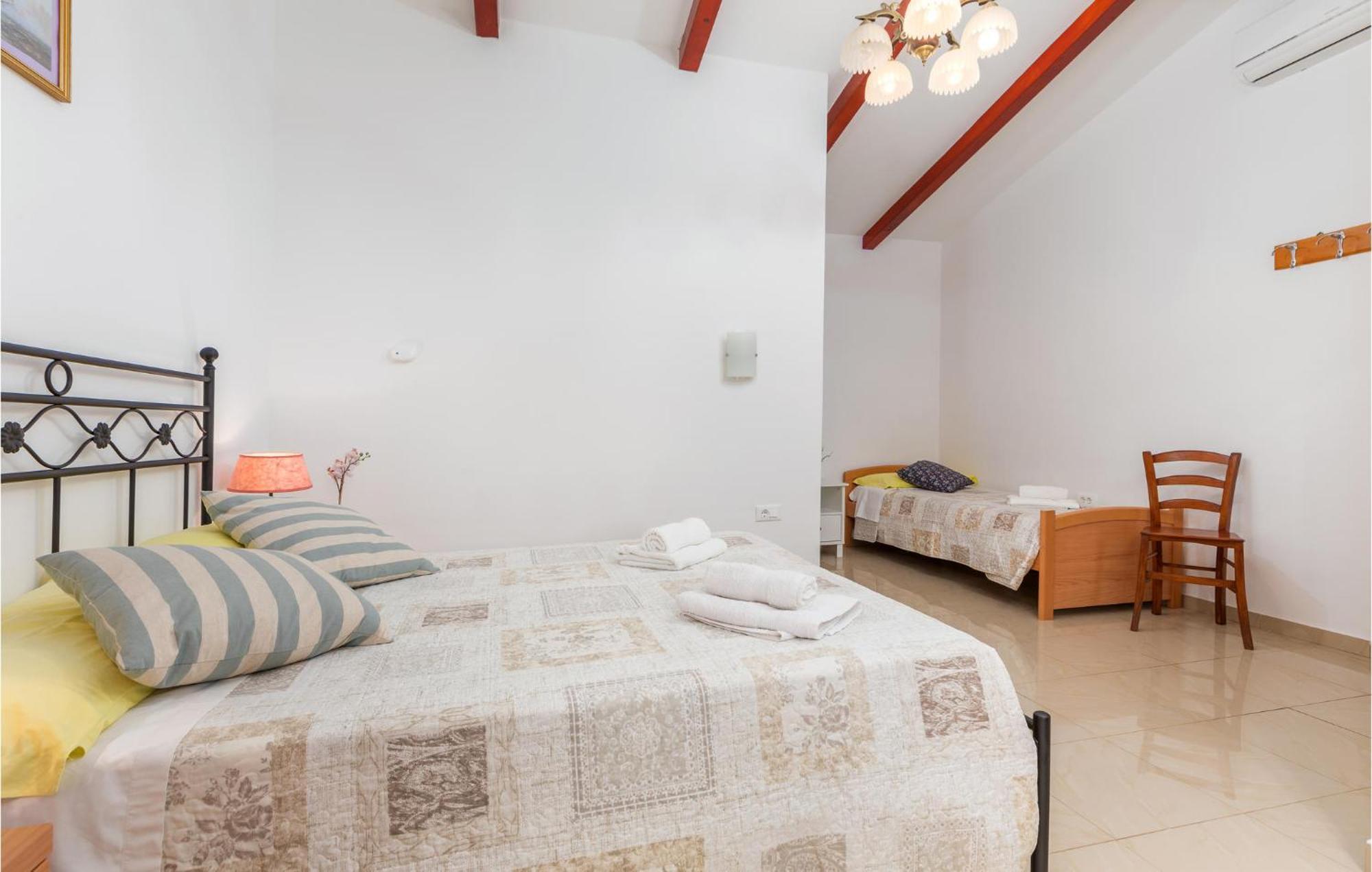 Ferienhaus Amazing In With Kitchen Rovinj